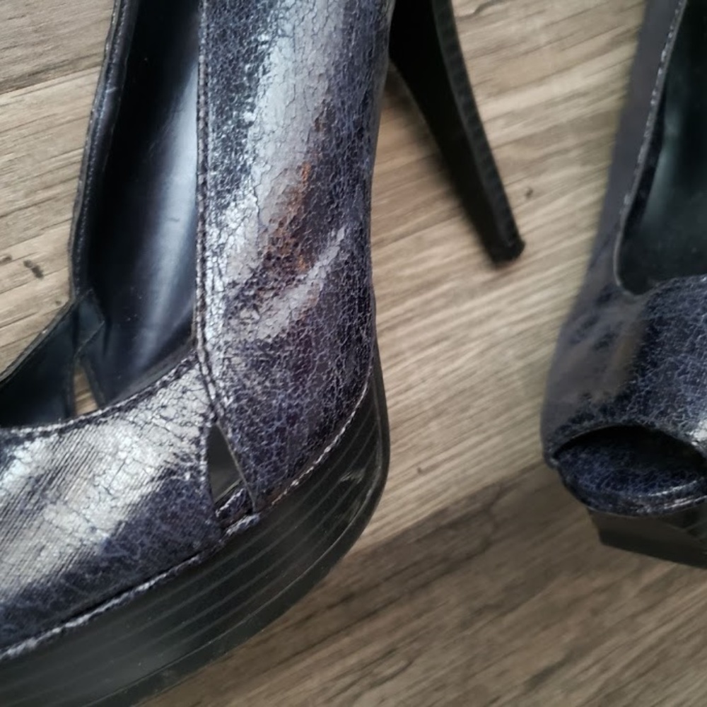 Heels - Picture 2 of 3